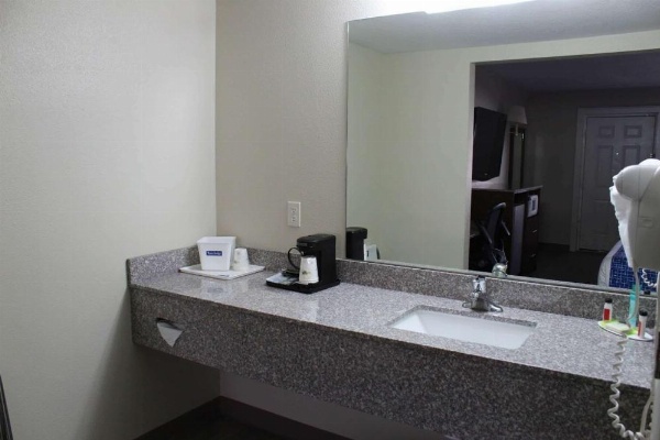 Travelodge by Wyndham Cedar City image 22