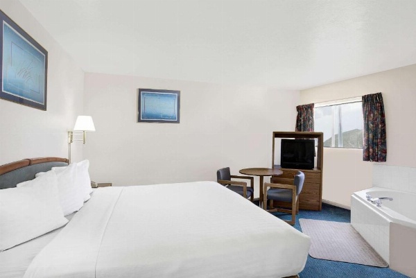 Travelodge by Wyndham Cedar City image 28